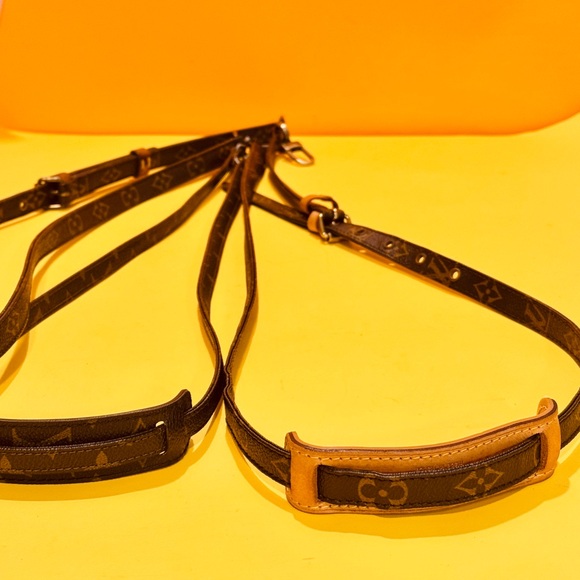 Louis Vuitton Strap Unversal Ajustabile size.
The price Is For 1 strap only!! - Picture 4 of 16